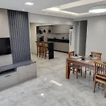 Amplo Apartamento Na Quadra Mar