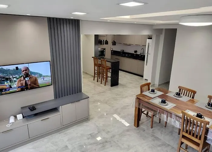 Amplo Apartamento Na Quadra Mar